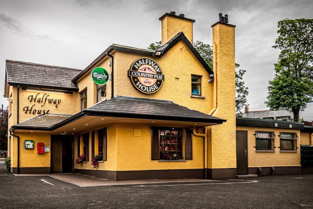 The Halt @ The Halfway House Country Pub *